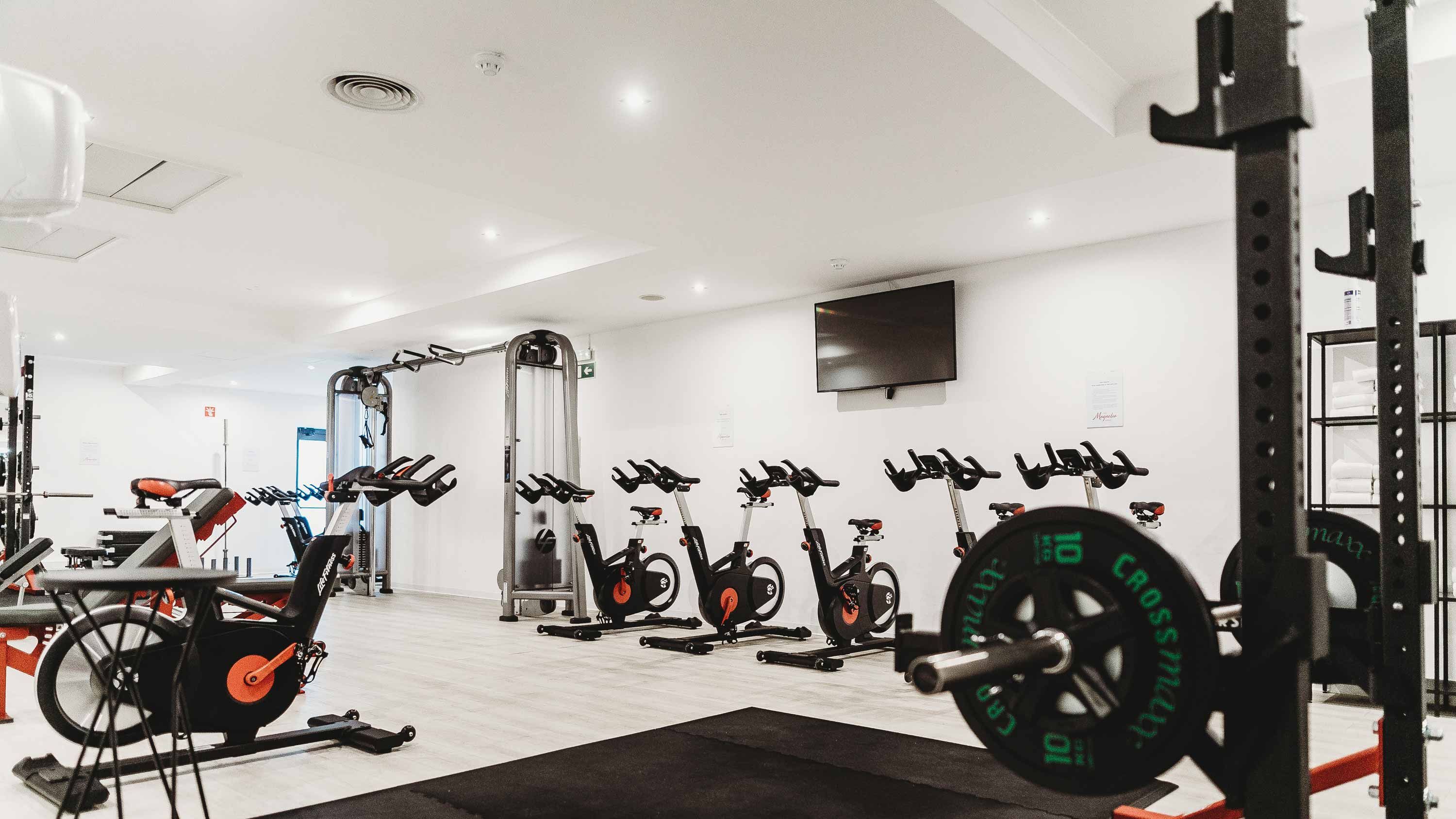 commercial automation, gym with white walls and black mats and television